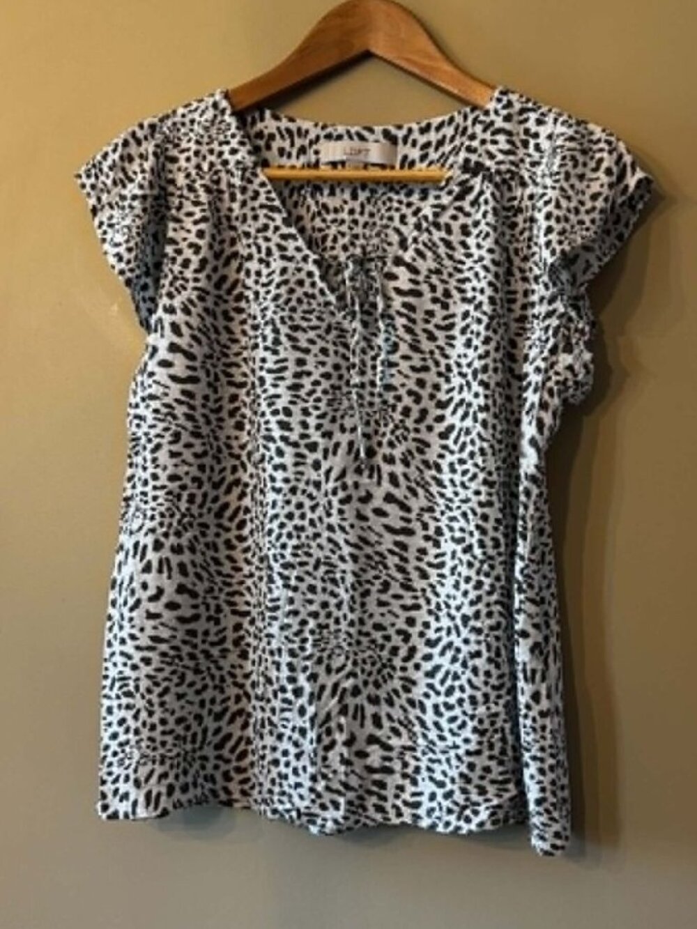 LOFT Spotted Short Sleeve Blouse – Size M